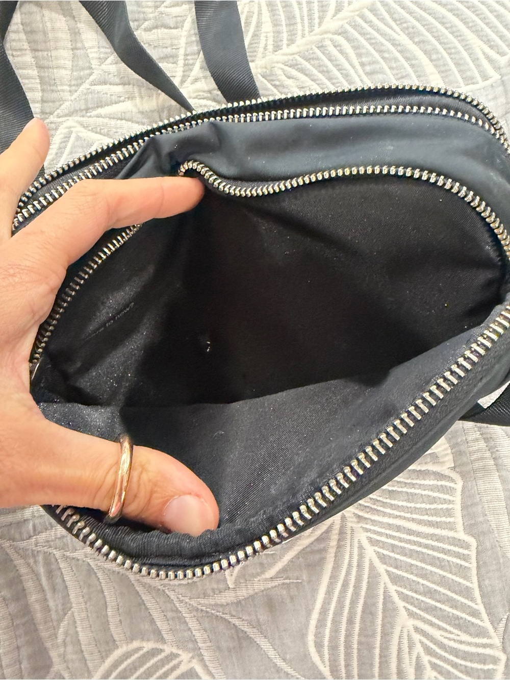 Lululemon Crossbody Camera Bag Black 2L - Picture 5 of 5